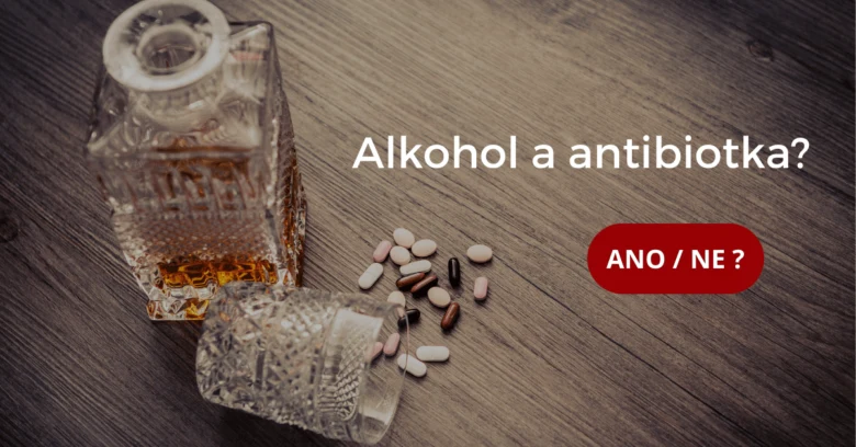 Fotka láhve alkoholu a tablet s otázkou o vlivu na antibiotika.