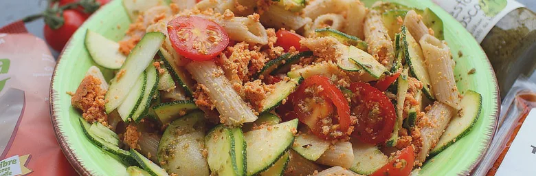 Pasta s cuketou a rajčaty jako strava pro žlučník