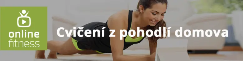 Žena dělá cvičení v plánu doma při sledování videa.