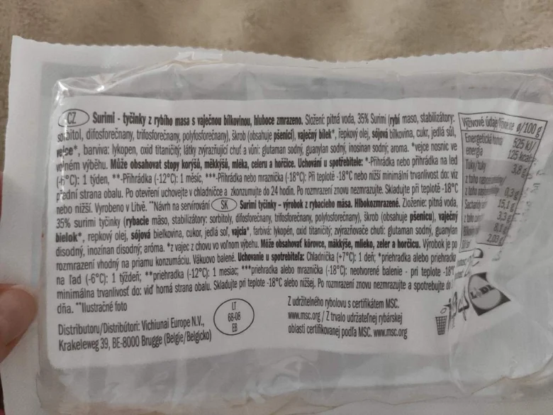 Balíček s tyčinkami z rybího masa se složením v češtině.
