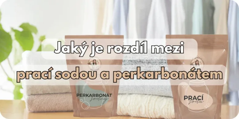 Srovnání práškové sody a perkarbonátu pro úklid a praní.