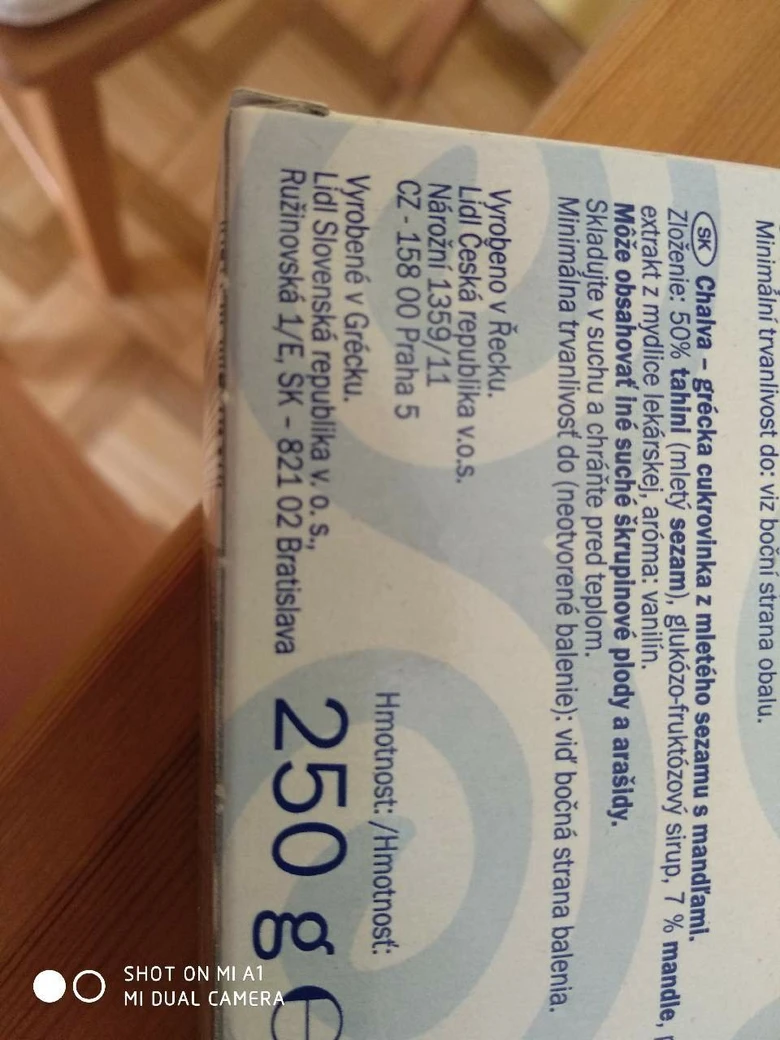 Balíček s čalvou ukazuje složení a hmotnost produktu.