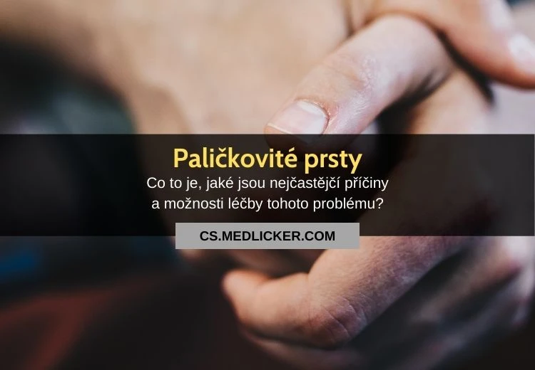 Ruce s nafouknutými prsty ukazující příznaky paličkovitých prstů.