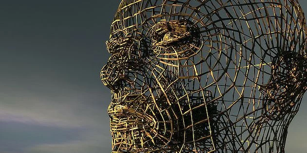 Sculptura lidského obličeje z drátů na pozadí mraků.